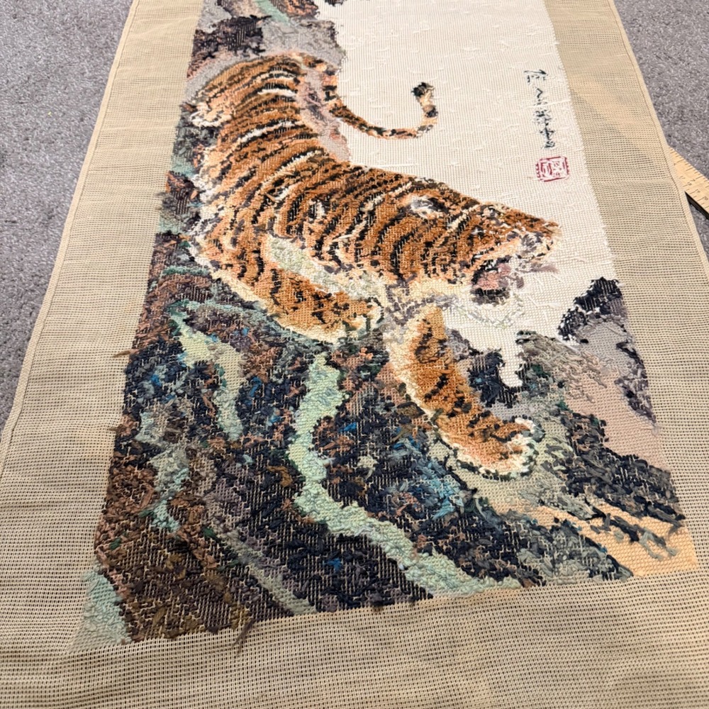 Vintage Chinese Tiger Needlepoint Tapestry Wall Hanging Hand Stitched - Picture 9 of 9